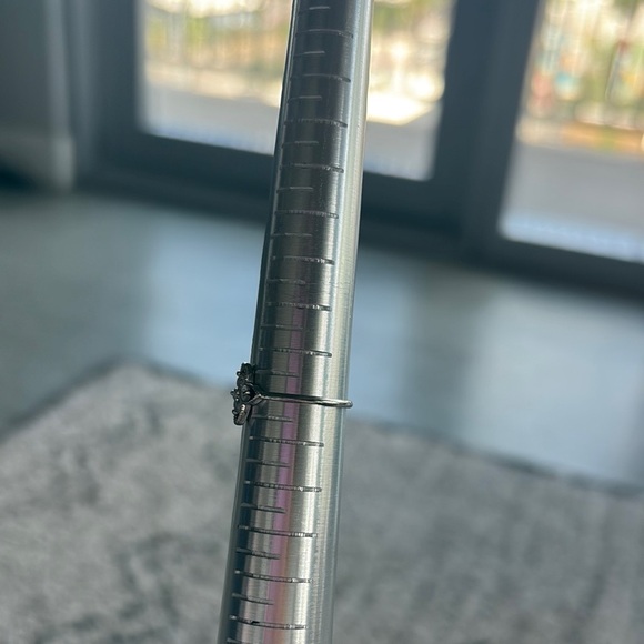 Silver Ring with intricate flower like design with gemstones minimalist - Picture 8 of 12